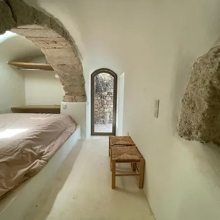 Paleopoli Cave House Hébergement de vacances