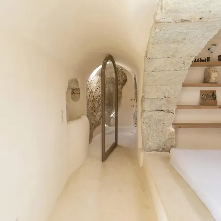 Paleopoli Cave House * Avlemonas