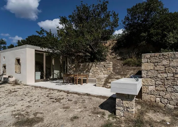Paleopoli Cave House *